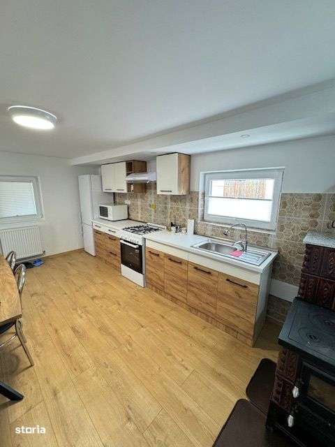 Casa renovata cu 1.052 mp teren, SASCUT(Targusor),  jud. Bacau-8