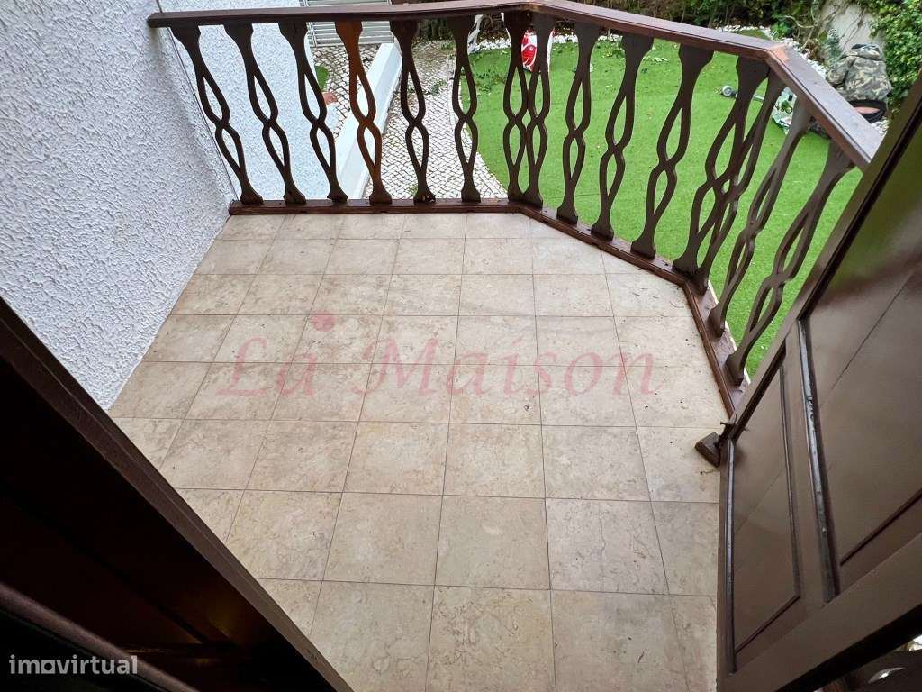 Moradia V4 Duplex no Centro de Loures-21