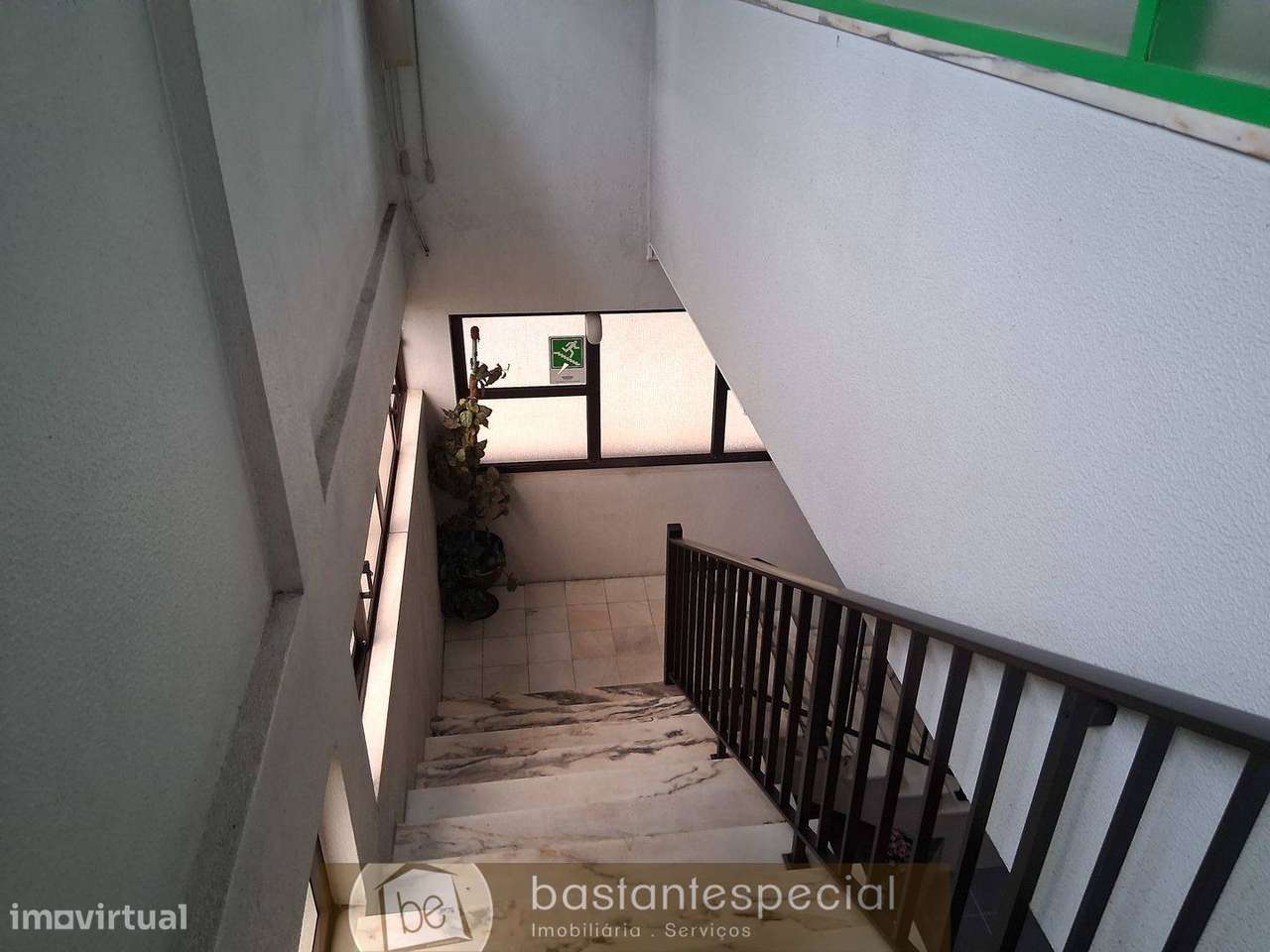Pavilhão/Armazém-16