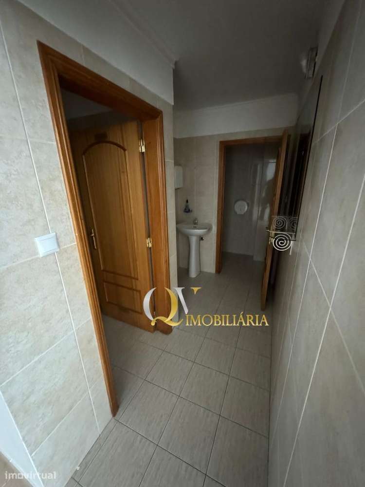 Excelente Loja para venda sita na Brandoa-7