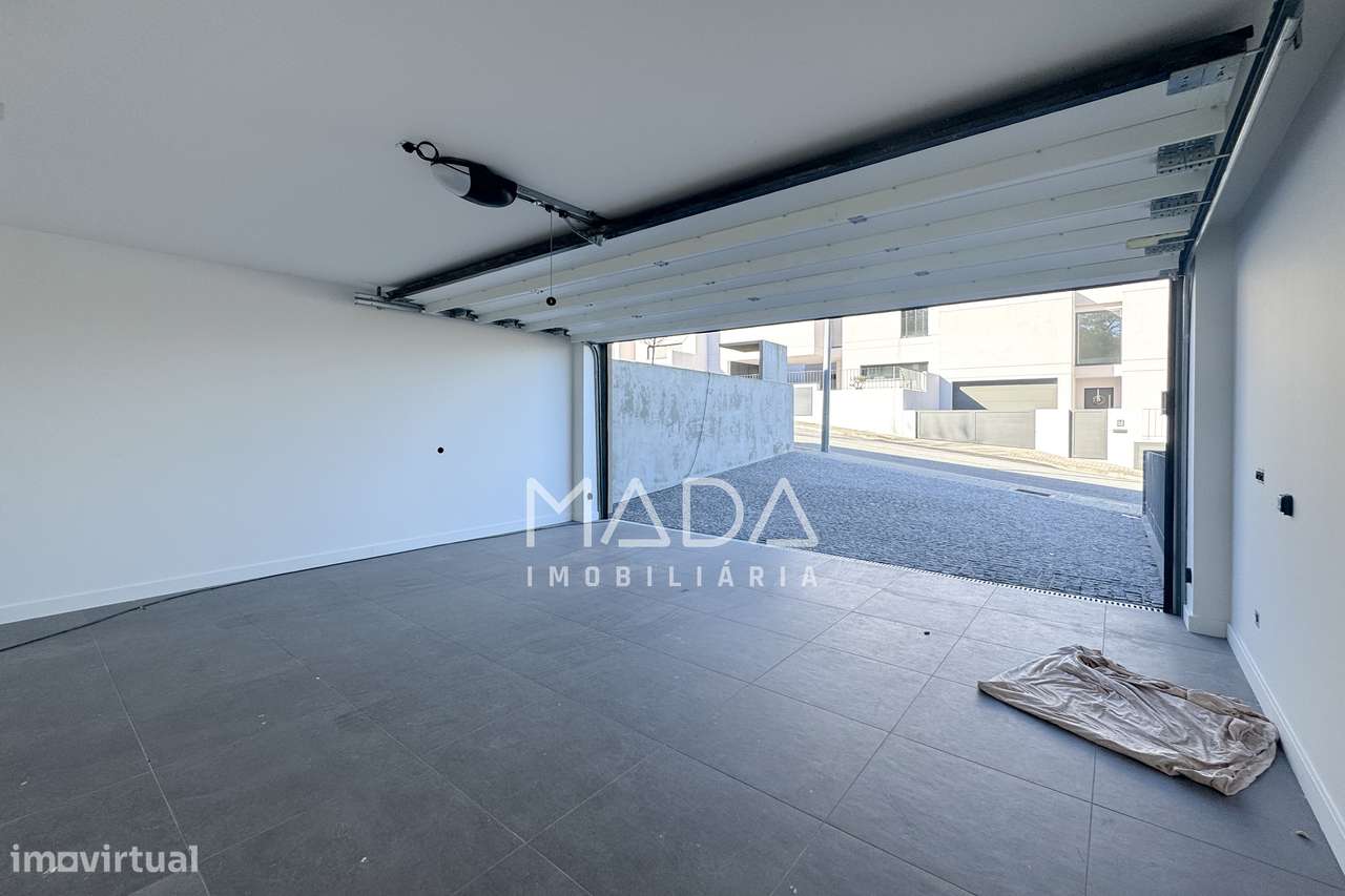 Moradia, 204 m², Lanhoso-23
