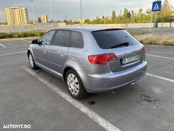 Audi A3 Sportback 1.6 FSI Ambiente - 4