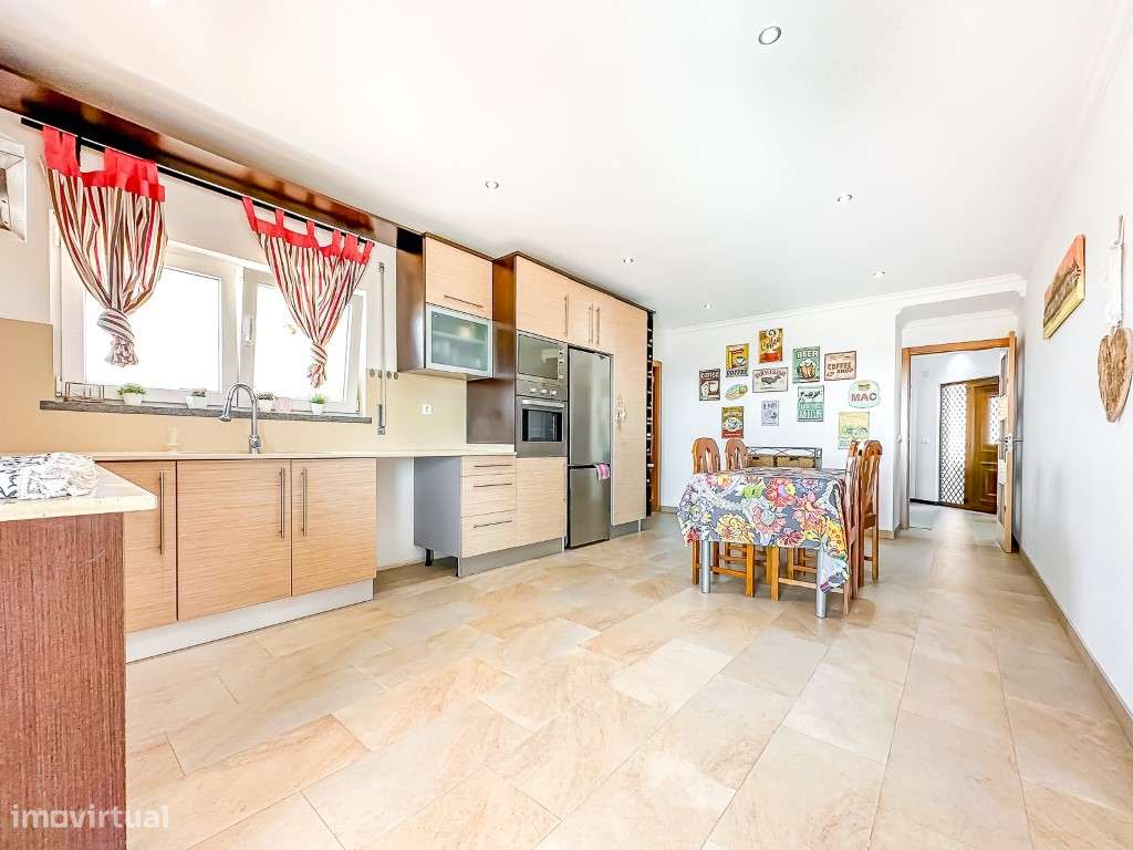 Vende-se moradia T8 junto á Praia da Assenta-2