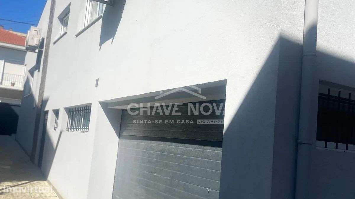 Moradia T4 Totalmente Remodelada em Águas Santas-8