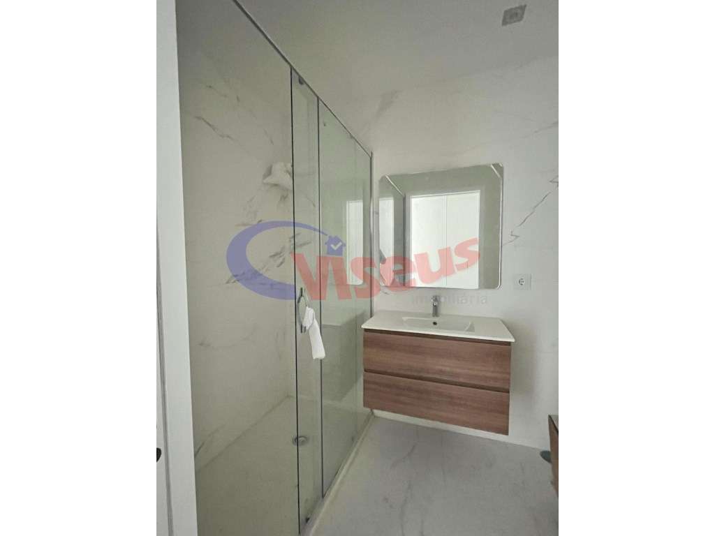 Apartamento T3 Penthouse Novo com Terraço e Varanda Coimbrões-11
