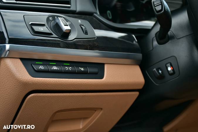 BMW Seria 7 750d xDrive - 33