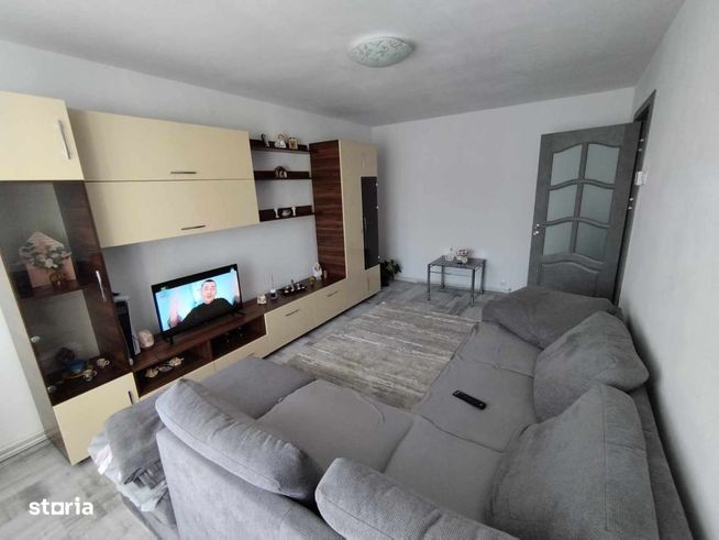 Vand apartament 3 camere in Racadau renovat 2023