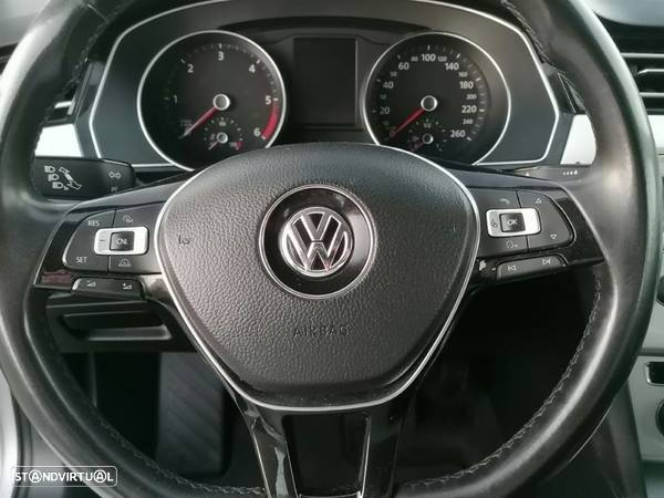 VW Passat - 11