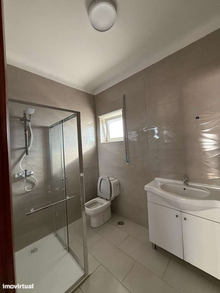 Arrenda-se 1.º andar de moradia T2+1 - Grande imagem: 3/11