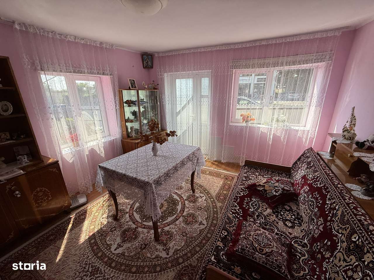 Casa de vanzare, la strada-12