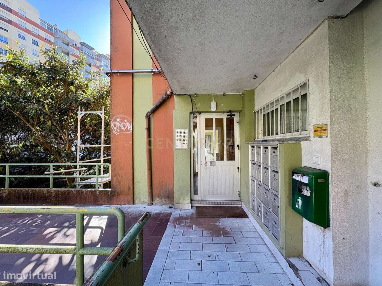 T2 na Tapada das Mercês, central, com boas áreas. - Grande imagem: 5/15