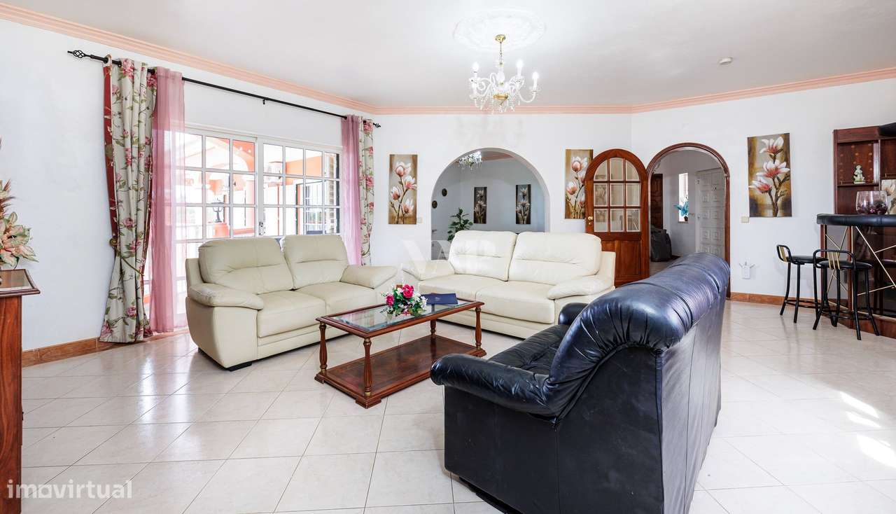 Moradia V5 com piscina e jardim privativos em Olhos de Água - Grande imagem: 2/52