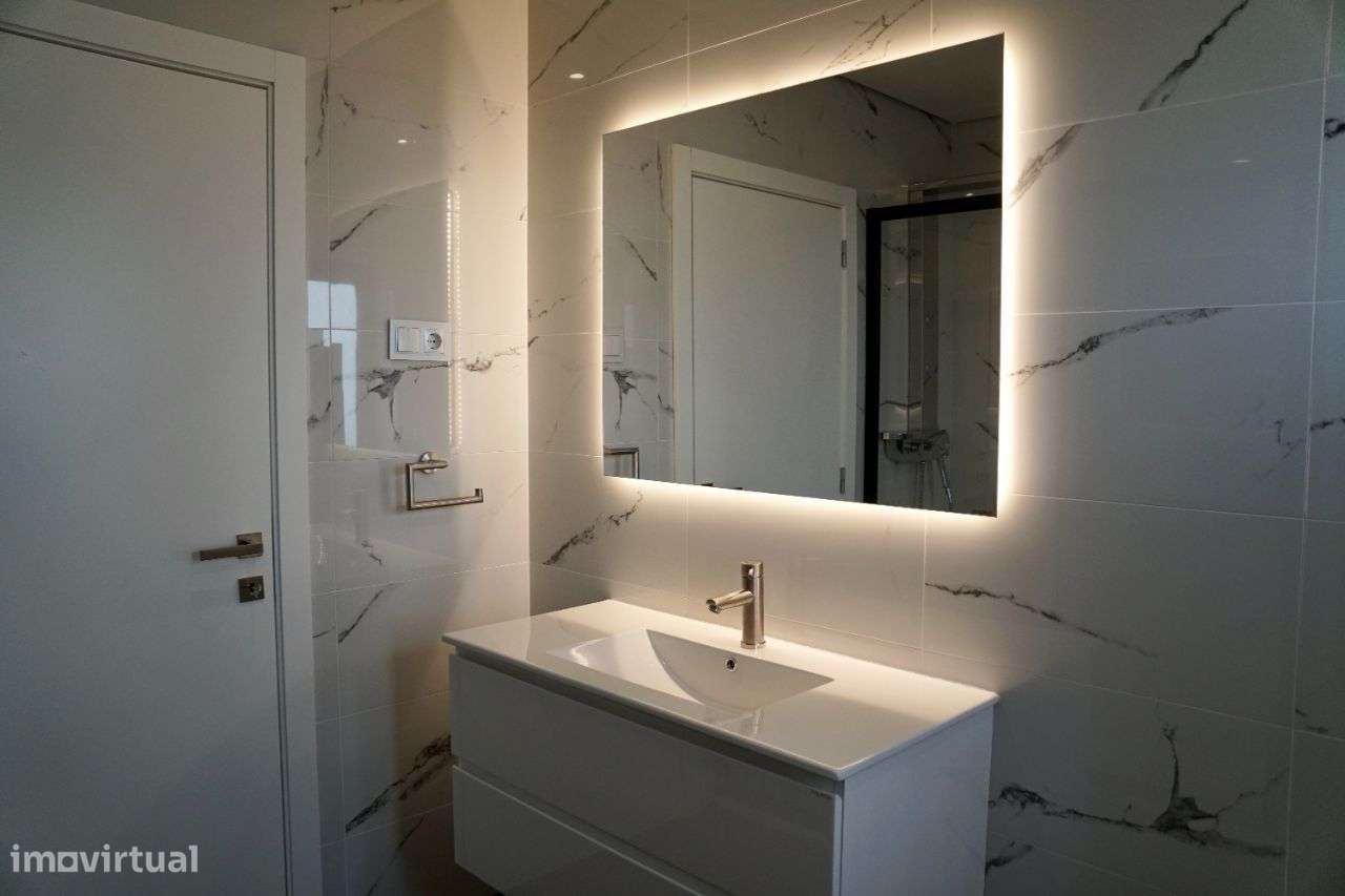 APARTAMENTO T4+1 no CENTRO de Oliveira de Azeméis-20