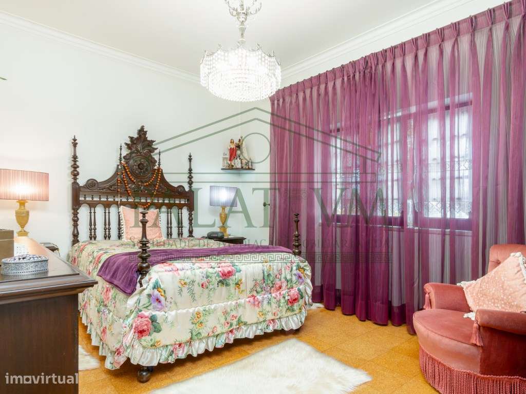 Moradia T5 centro da Charneca da Caparica-3