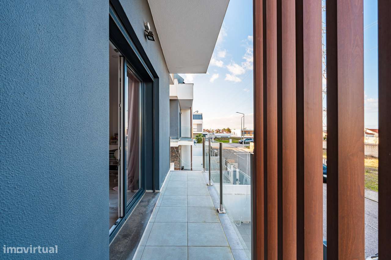 Moradia T3 com Garagem - Fernão Ferro-16