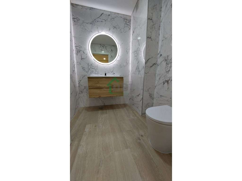 FABULOSO T2 DUPLEX NOVO - Boas áreas, 2 Suites!-5