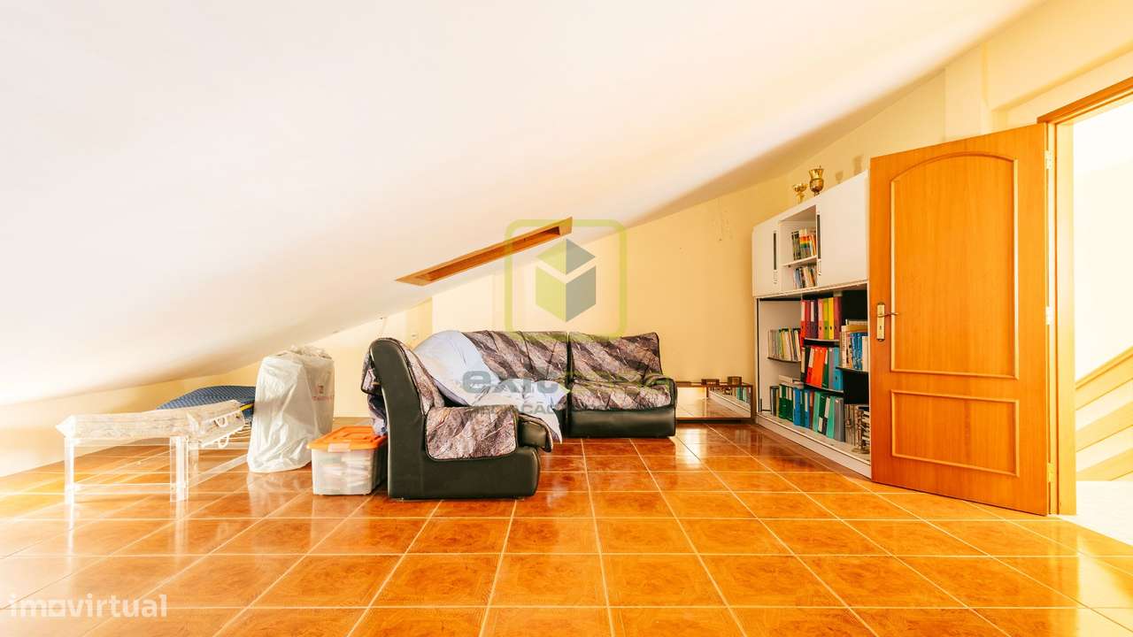 Moradia T3 Geminada-26