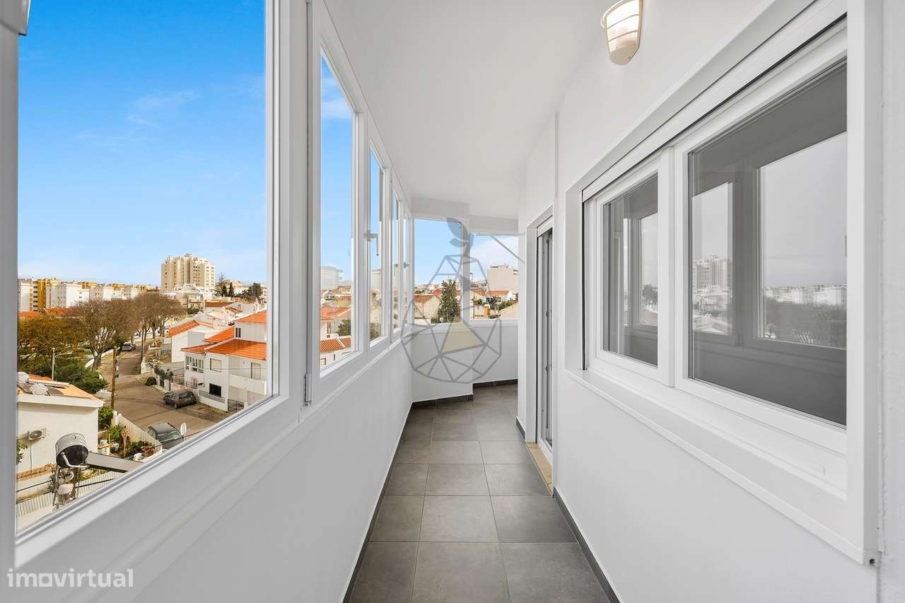 T3 central totalmente remodelado, com 2 casas de banho em Portimão-16