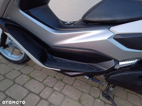 Yamaha NMAX - 18