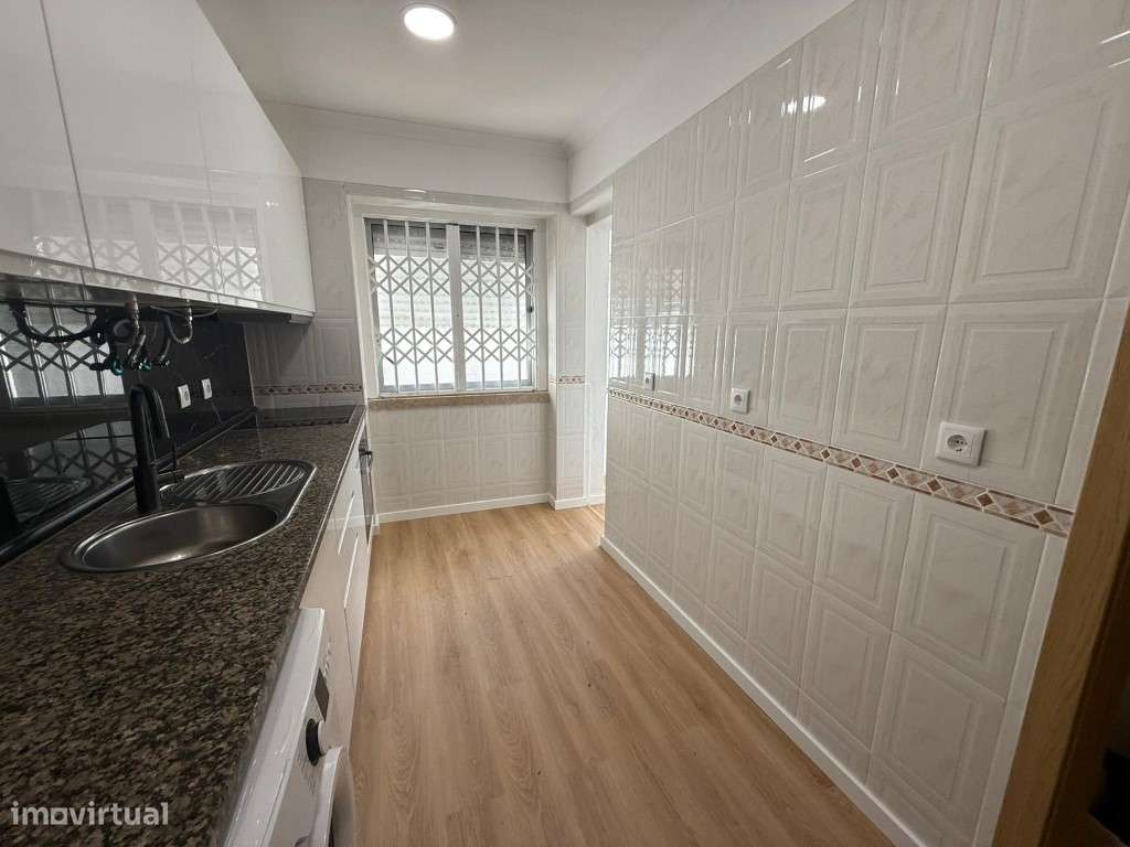 Apartamento T2 totalmente remodelado, com excelente área exterior -... - Grande imagem: 5/25