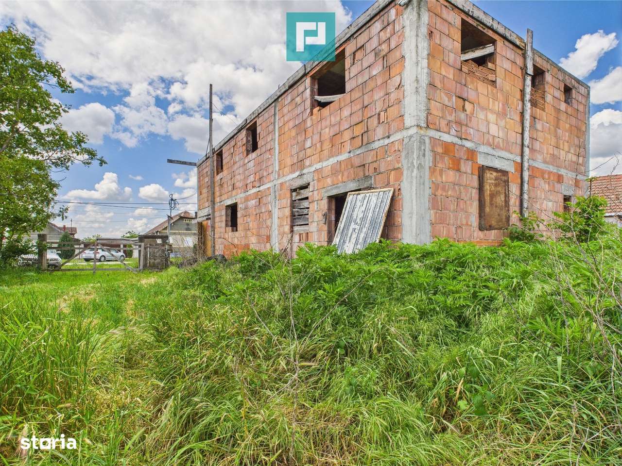 Casă mare, la rosu cu teren generos în Șimand - Imagine principală: 5/10