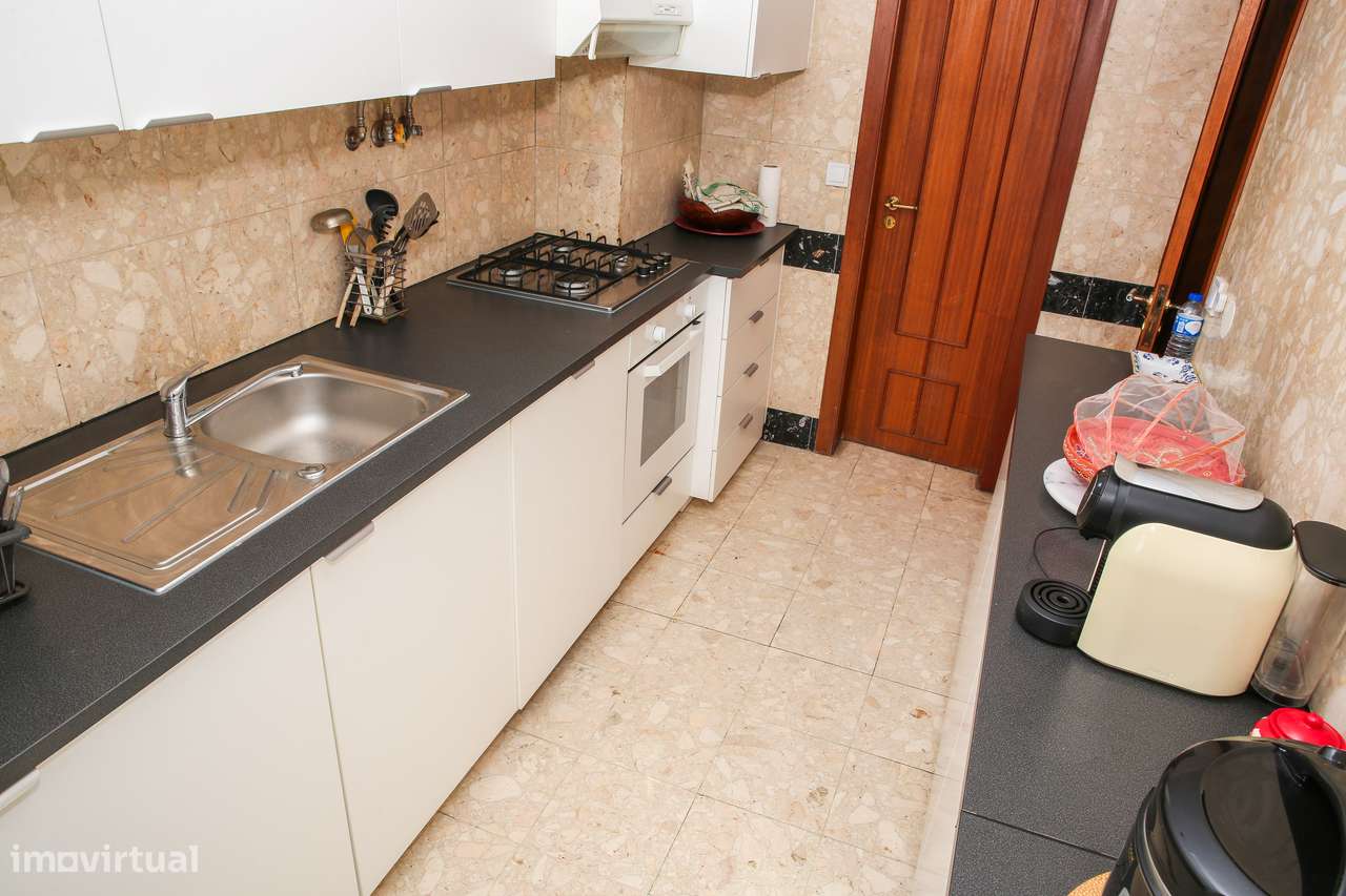 Apart. T3 Duplex c/4 casas de banho, varanda e vista Rio Tejo.-16