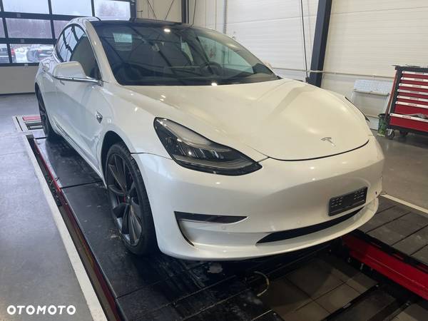 Tesla Model 3 - 1