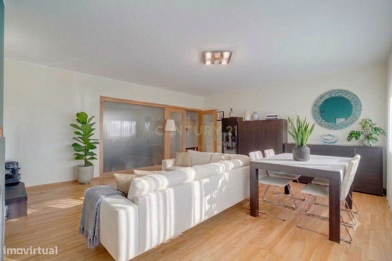 T4 com elegância e centralidade: O Seu Próximo Lar em Vila Nova de Gai-7