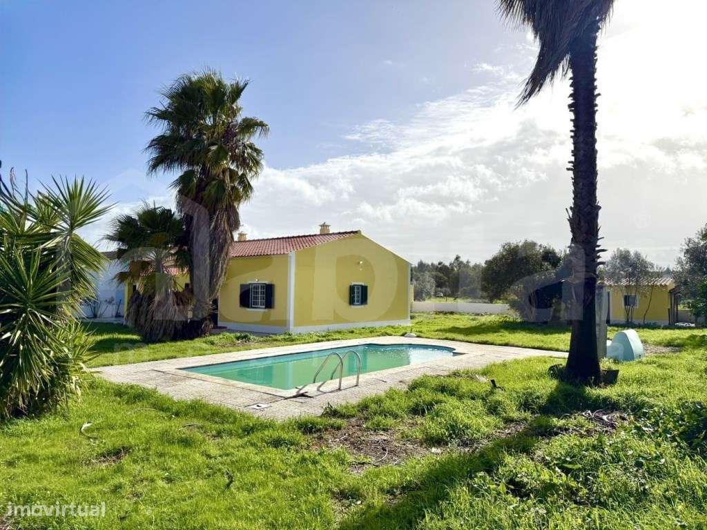 Moradia com Garagem, Piscina e Jardim - Excelente Oportunidade!-25