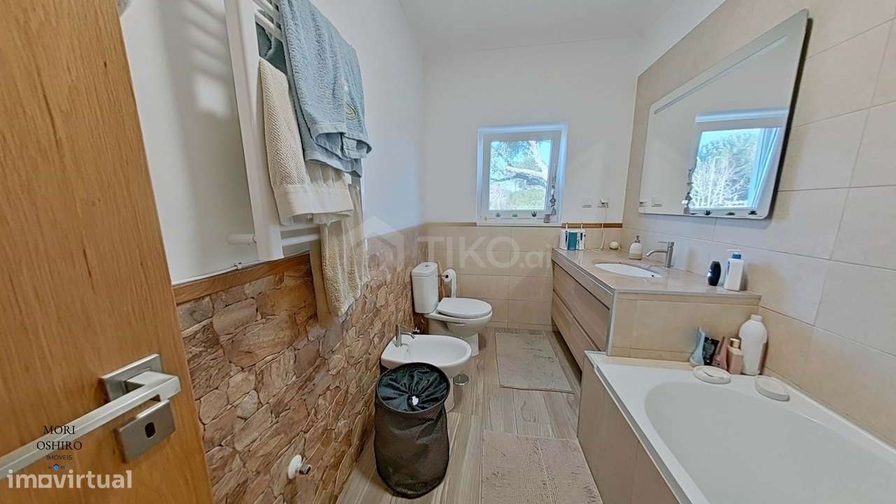 MORADIA T4 218M² EM TERRENO 1.044M² COM PISCINA EM CONDOMÍNIO GOLFE SA-38