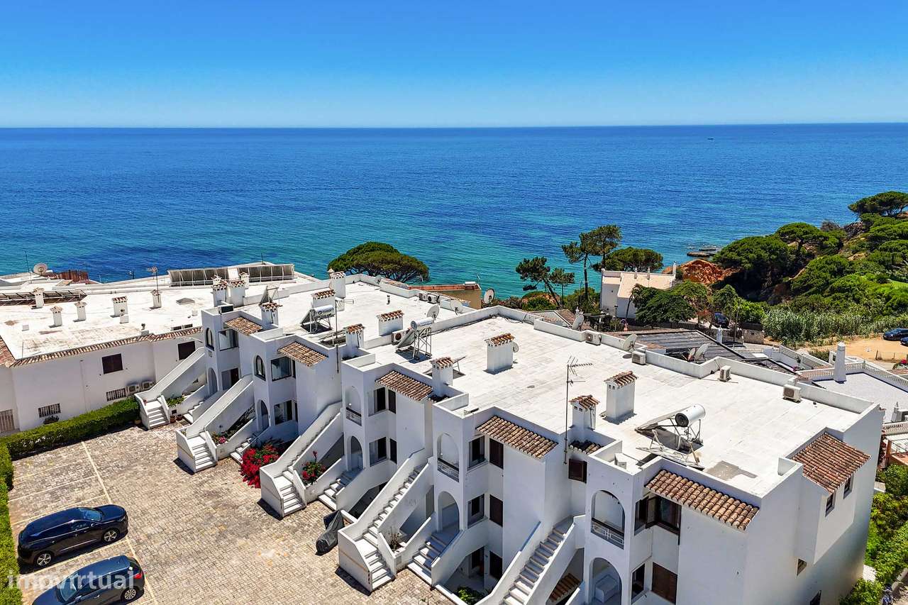Elevado Potencial: último piso com vista mar, a 200 m da praia-28