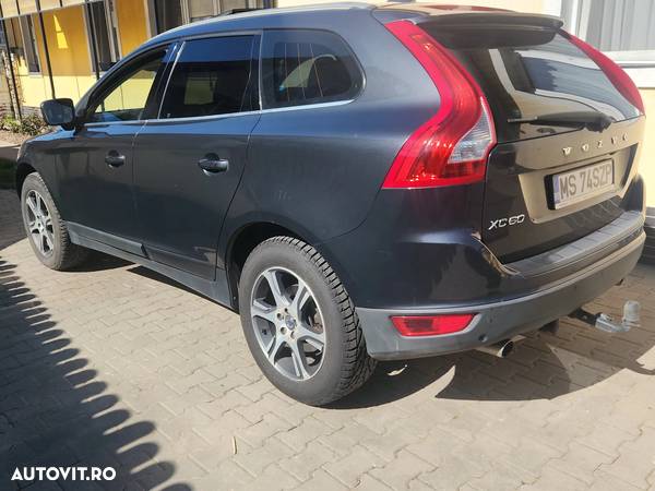 Volvo XC 60 D5 AWD Aut. Momentum - 4