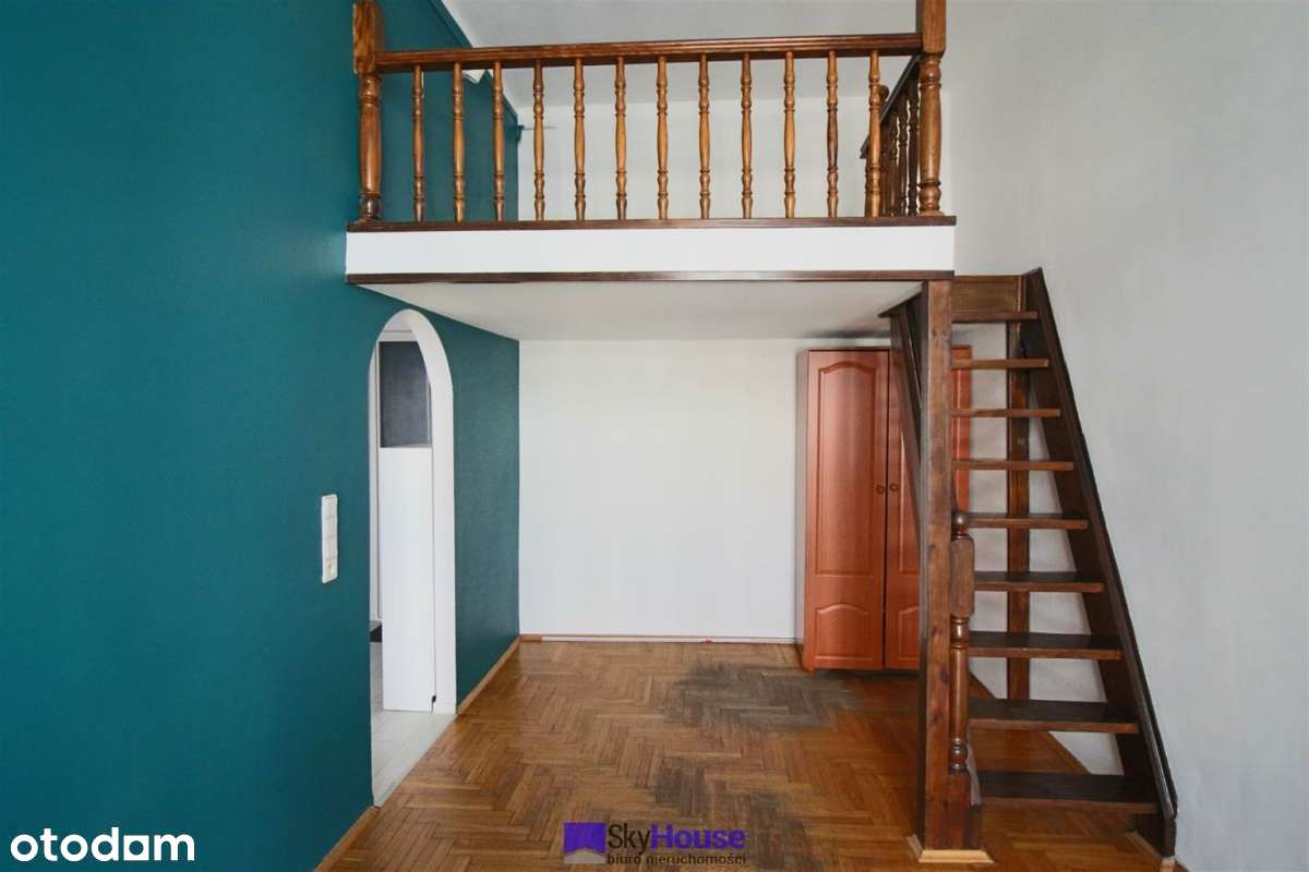 Kawalerka z antresolą i balkonem przy Rynku-2