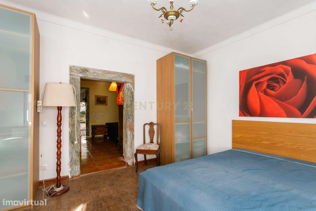 Moradia T2 com Espaço Exterior na Zona Histórica de Mourão - Alentejo-13