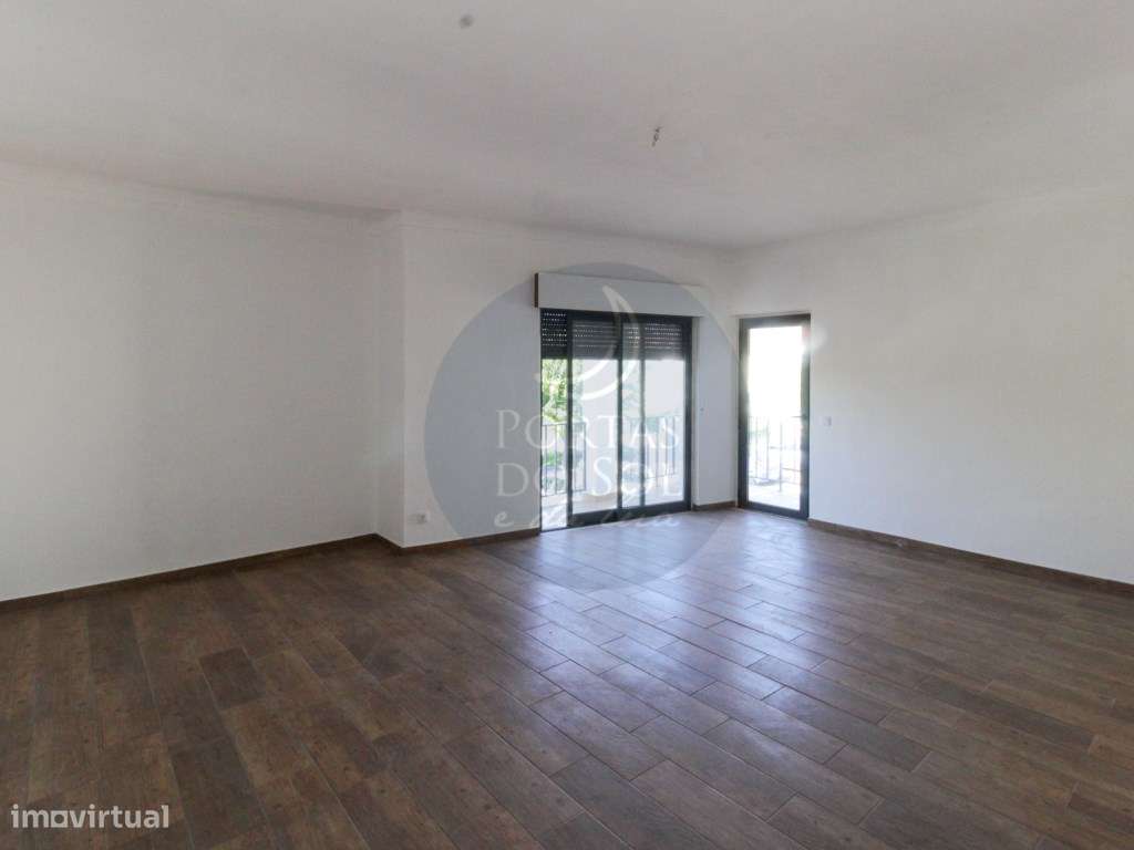 Moradia V2 c/ Loja e Terraço-5