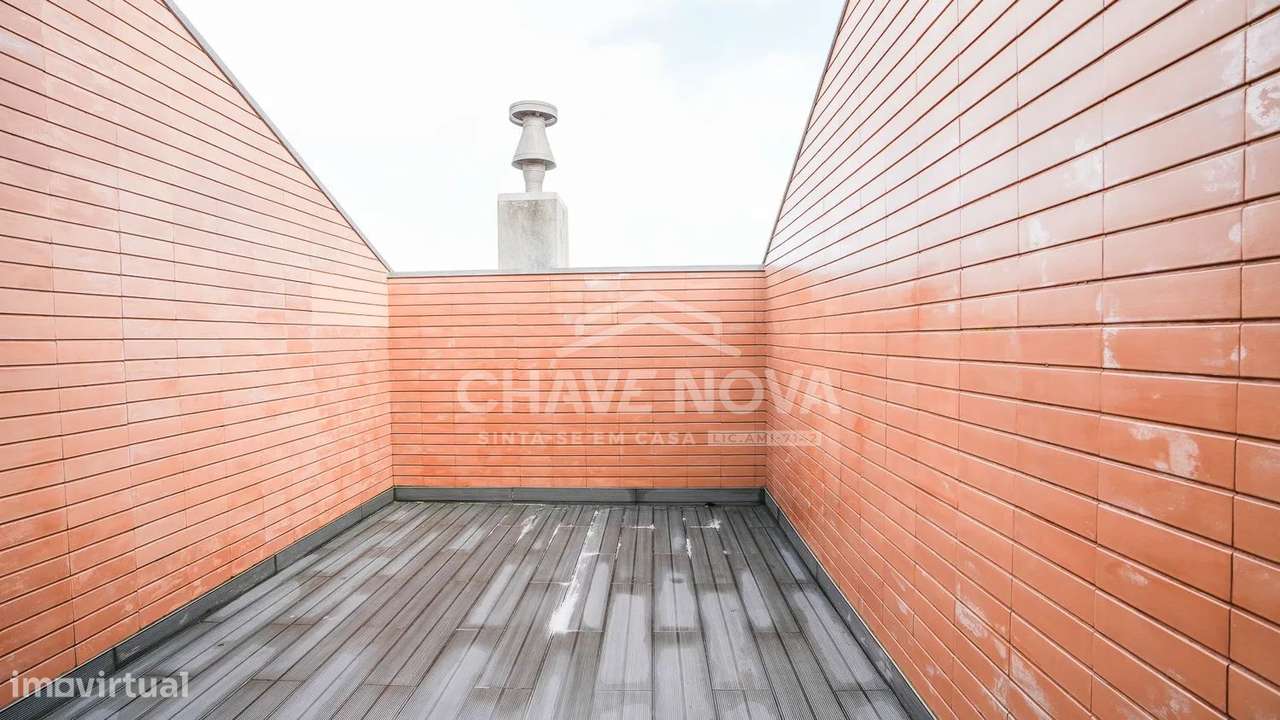 Apartamento T2+1 Dúplex c/ Vistas Mar em Canidelo-10