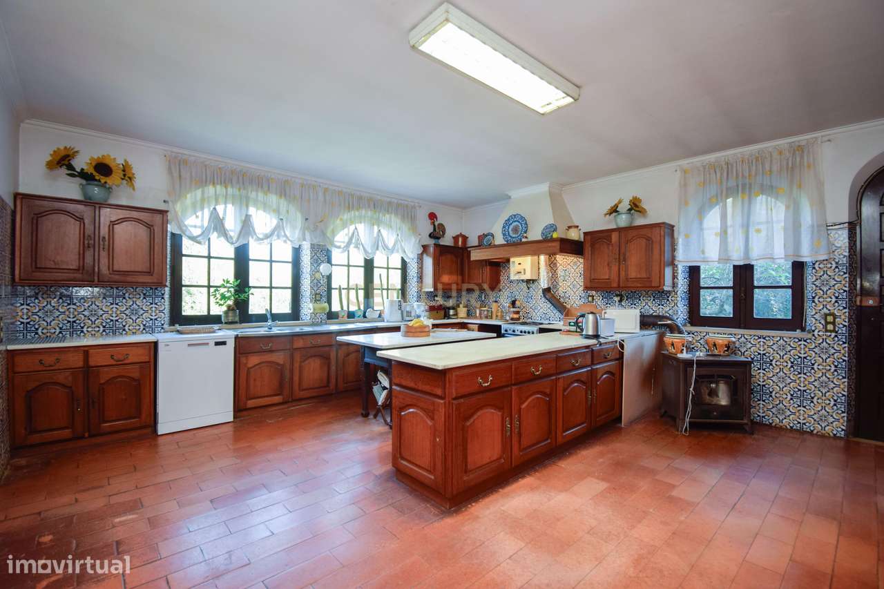 Moradia rústica T9 inserida num terreno com 7.500m2 em Pinhal Novo, Pa - Grande imagem: 5/38