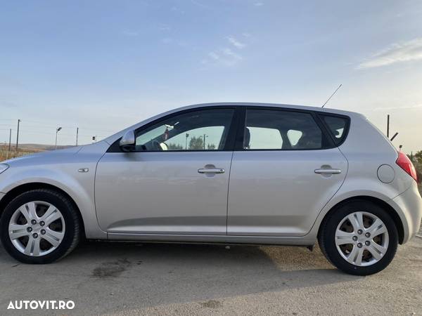 Kia Ceed 1.6 CRDi 90 Spirit - 8