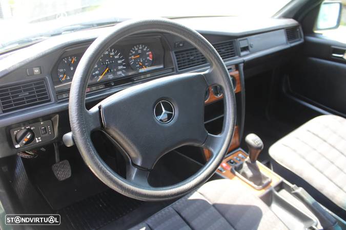 Mercedes-Benz 190 E 1.7 - 11