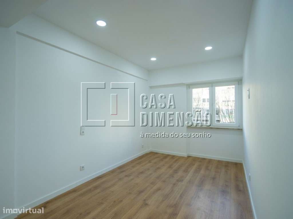 Apartamento de tipologia T3 com varanda, mobilado e equipado em Ben...-29