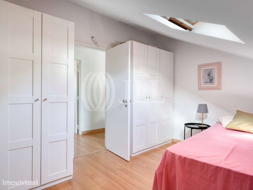 Moradia T4 com jardim no Banzão em Colares-36