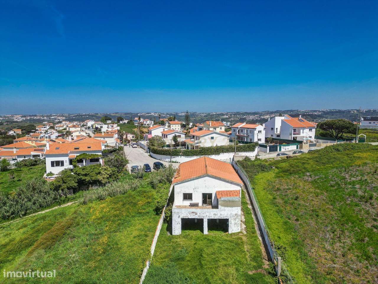 Moradia com Terreno Amplo e Vista Mar na Carvoeira-8