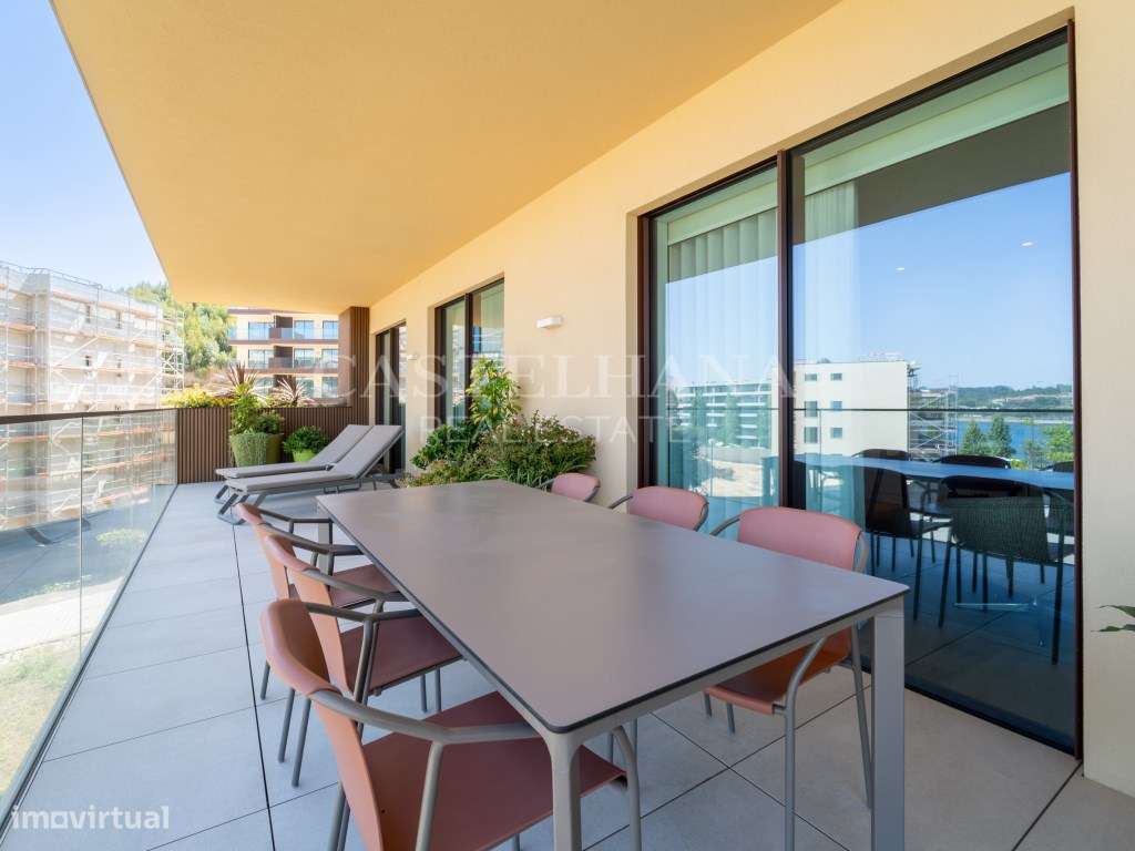 Apartamento T2 com varanda e estacionamento em Vila Nova de Gaia - Grande imagem: 4/100