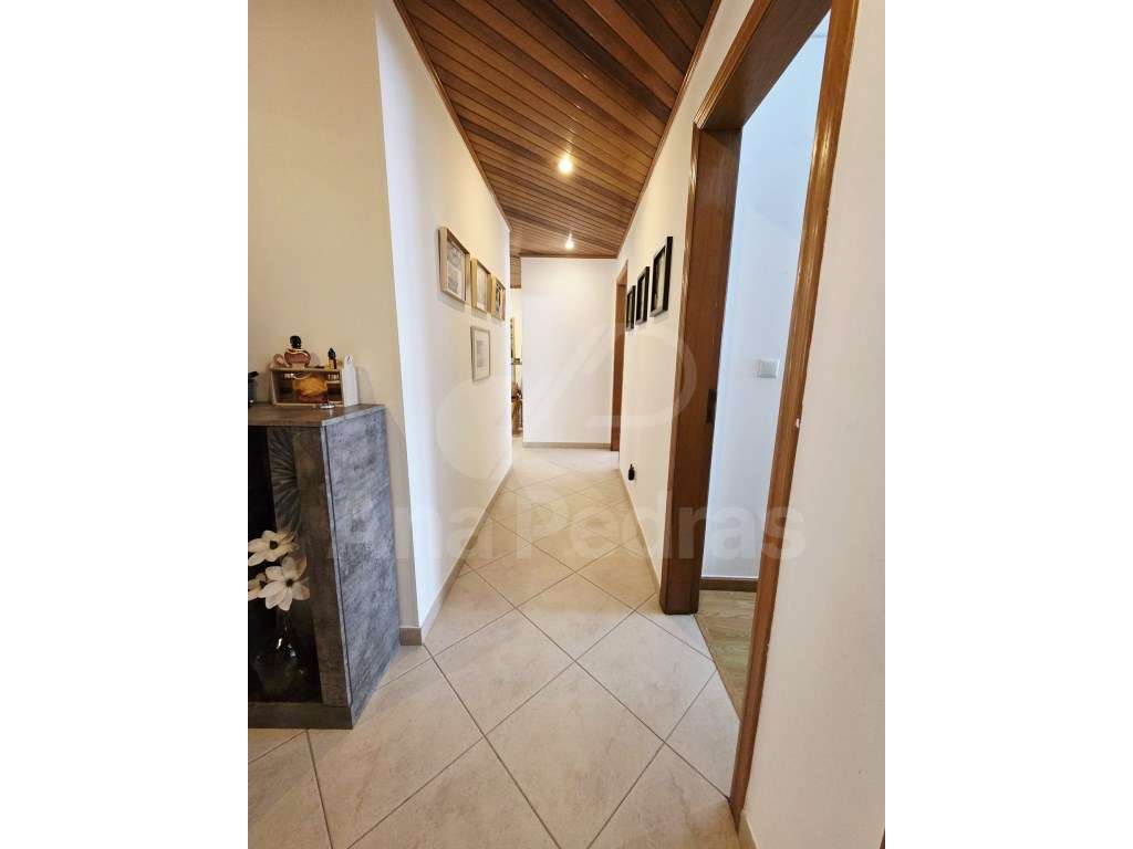 T2 Excecional com Terraço de 50m² na Baixa da Banheira-16