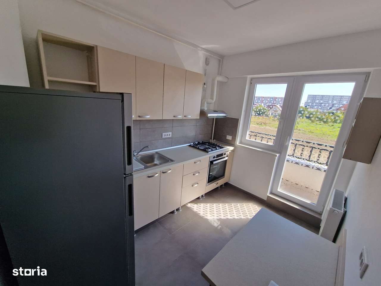 Garsonieră spatioasă   Tractorul bloc nou - Imagine principală: 5/10