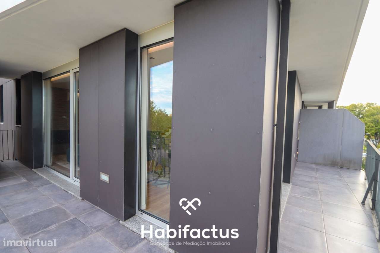 Apartamento T3+2 com Varandas e Terraço em Viseu-8