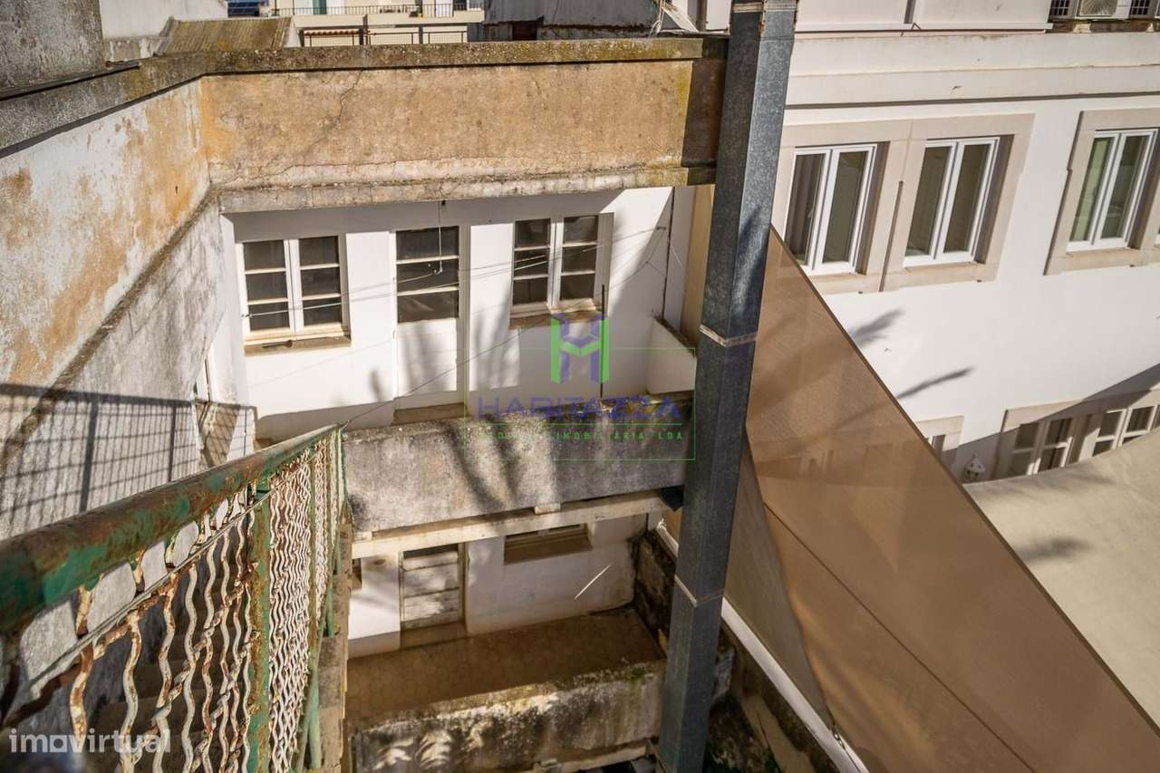 Prédio no Centro histórico de Lagos composto por 2 Apartamentos T3 e 1-44