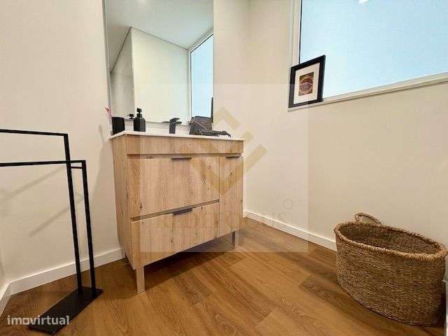 Moradia T4 de Luxo com Piscina e Jardim em Esmoriz-25