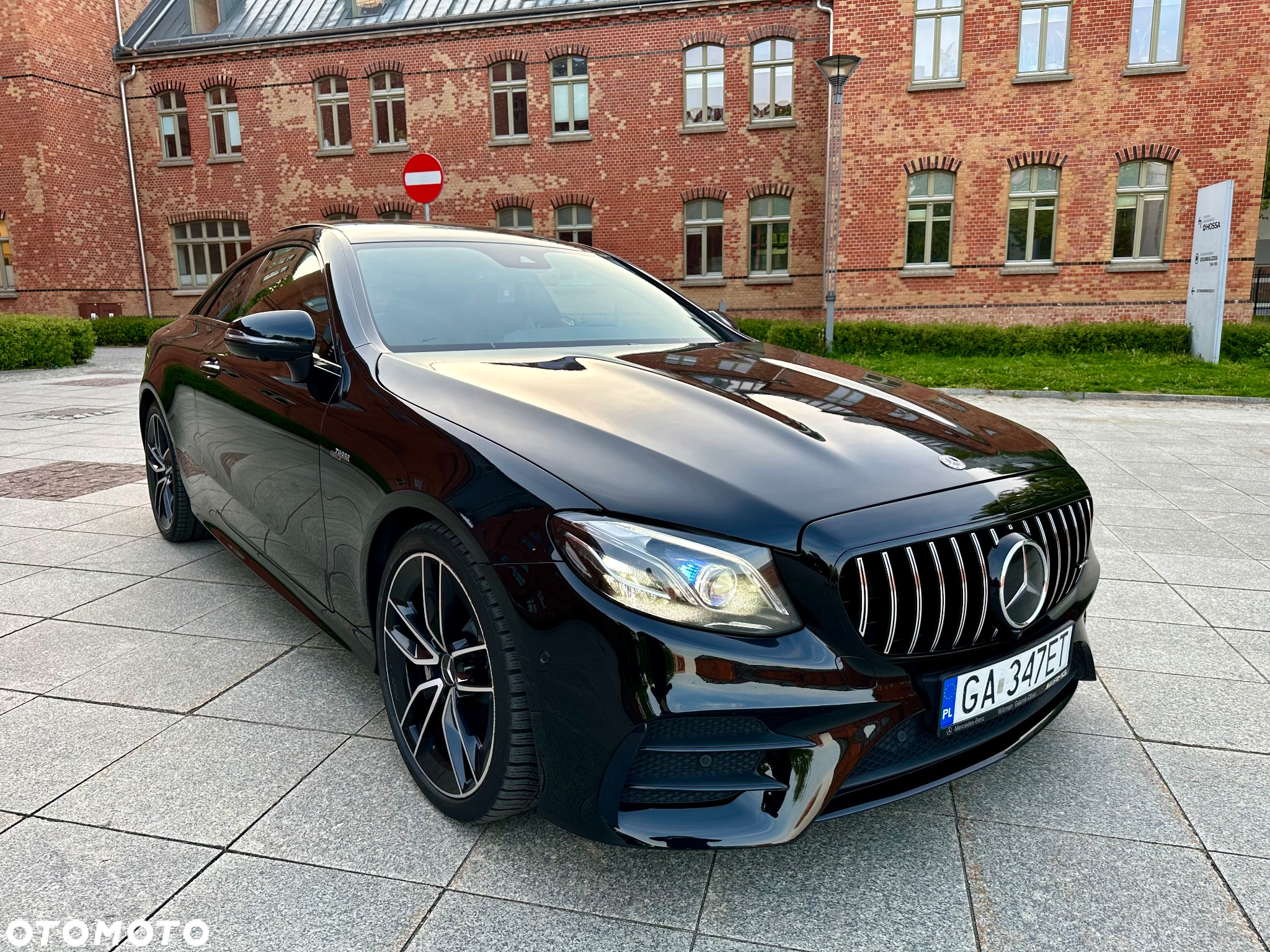 Mercedes-Benz Klasa E AMG 53 Coupe 4-Matic+ 9G-TRONIC - 37