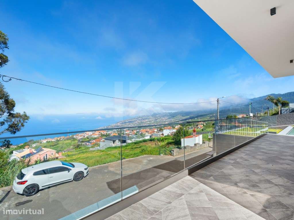 Moradia T3 com Piscina e Vista Mar no Arco da Calheta-30